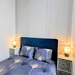 L'haussmannien 1er Etage 아파트