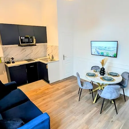 L'haussmannien 1er Etage 아파트 *